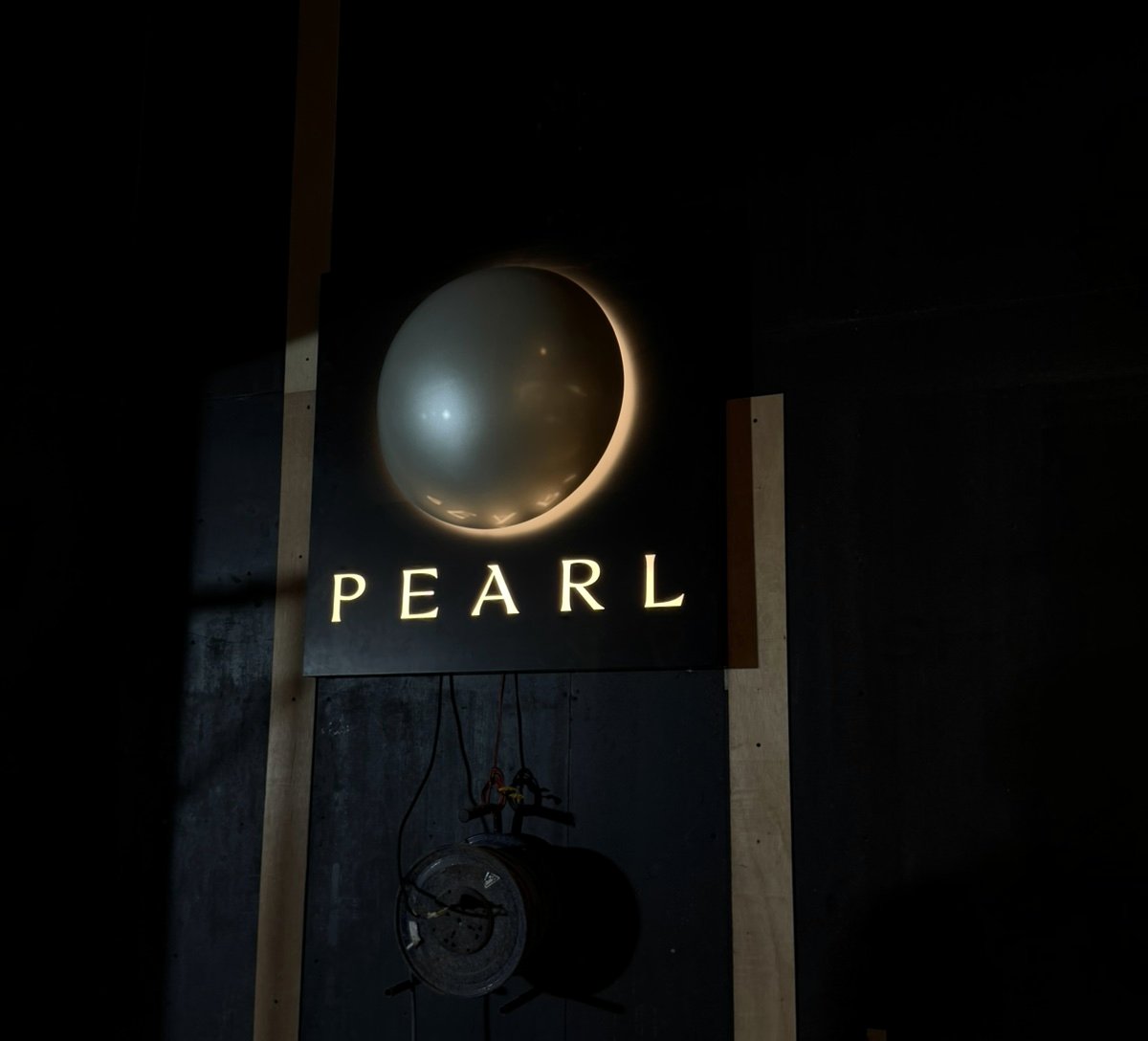 Pearl sign halo light test in the dark of the shop